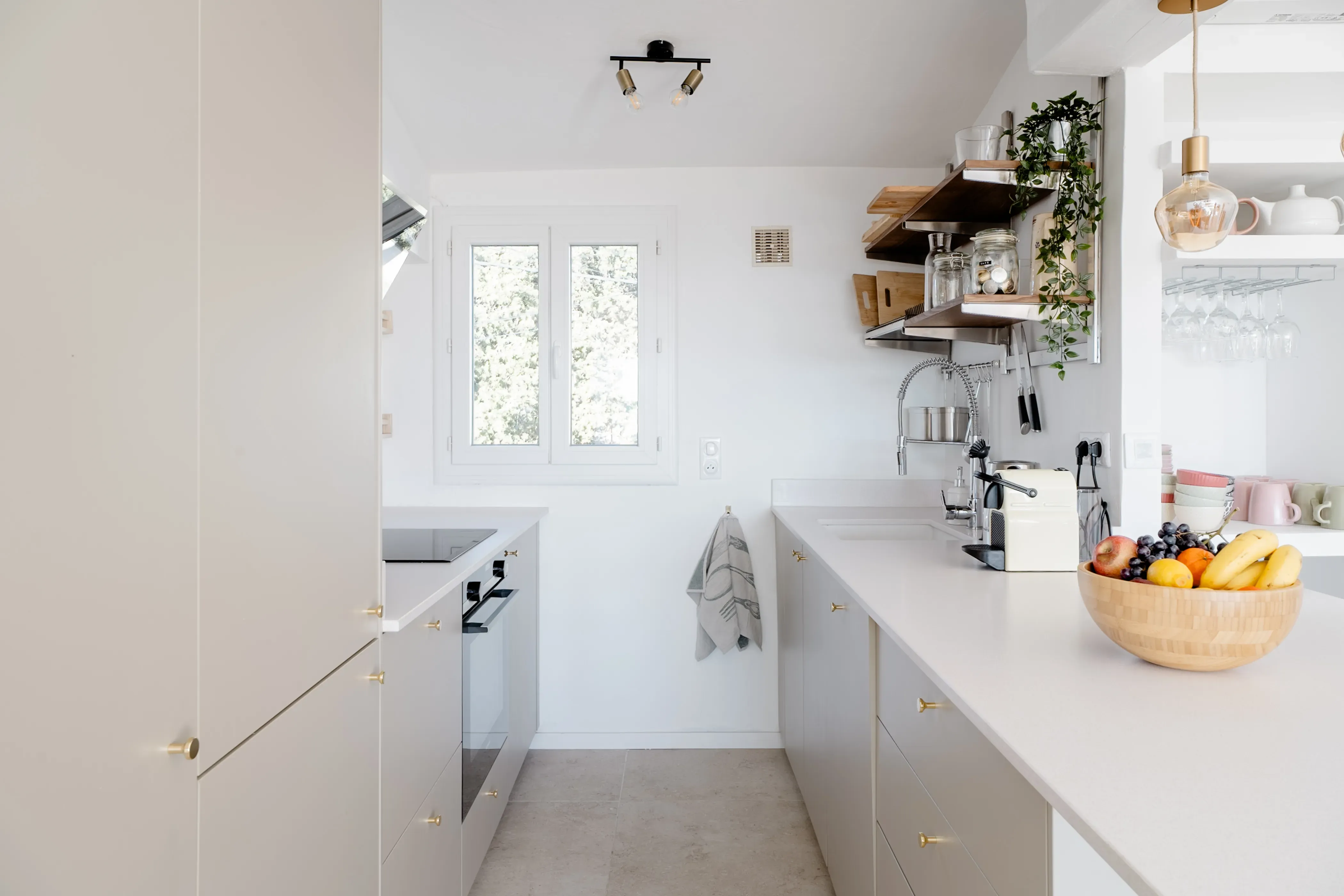 Espace repas voisin de la cuisine de Casa Oliva