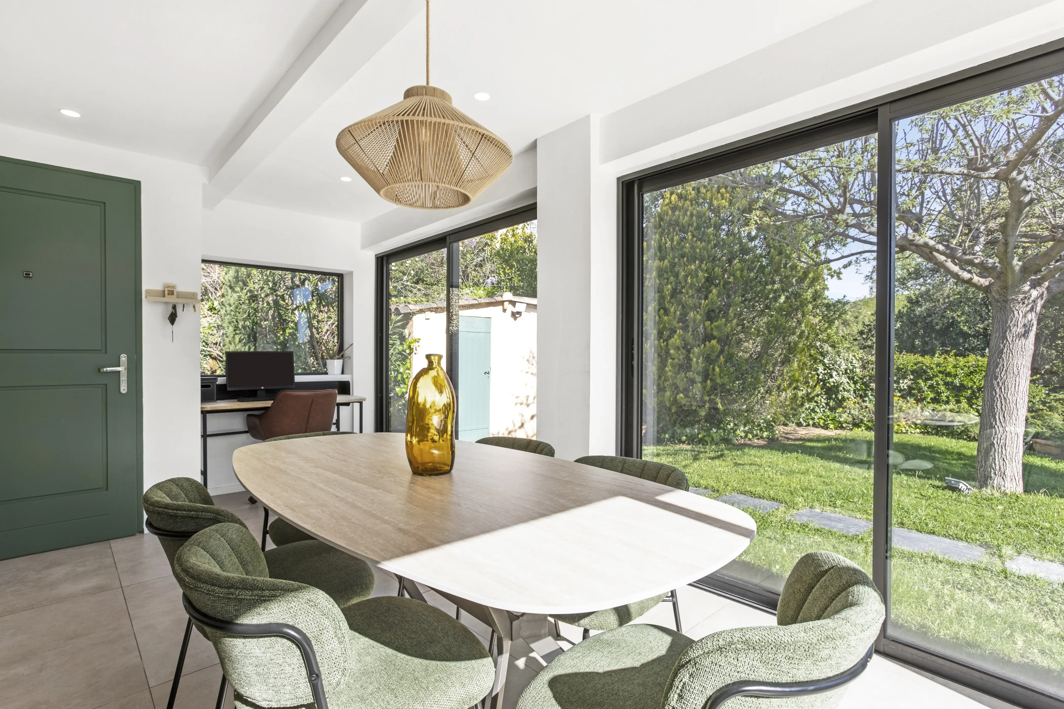 Coin détente avec vue sur la terrasse