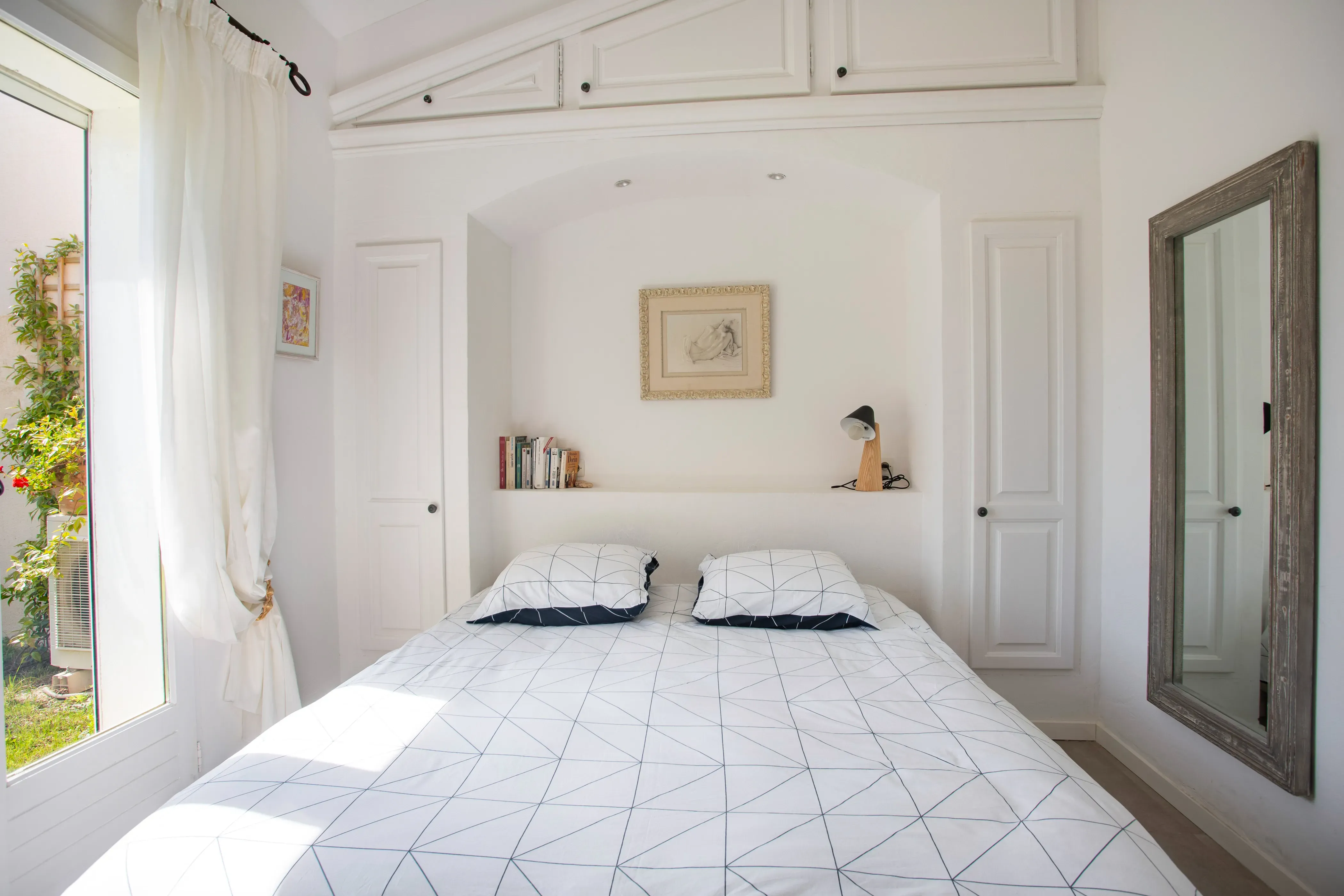 Chambre lumineuse avec literie premium