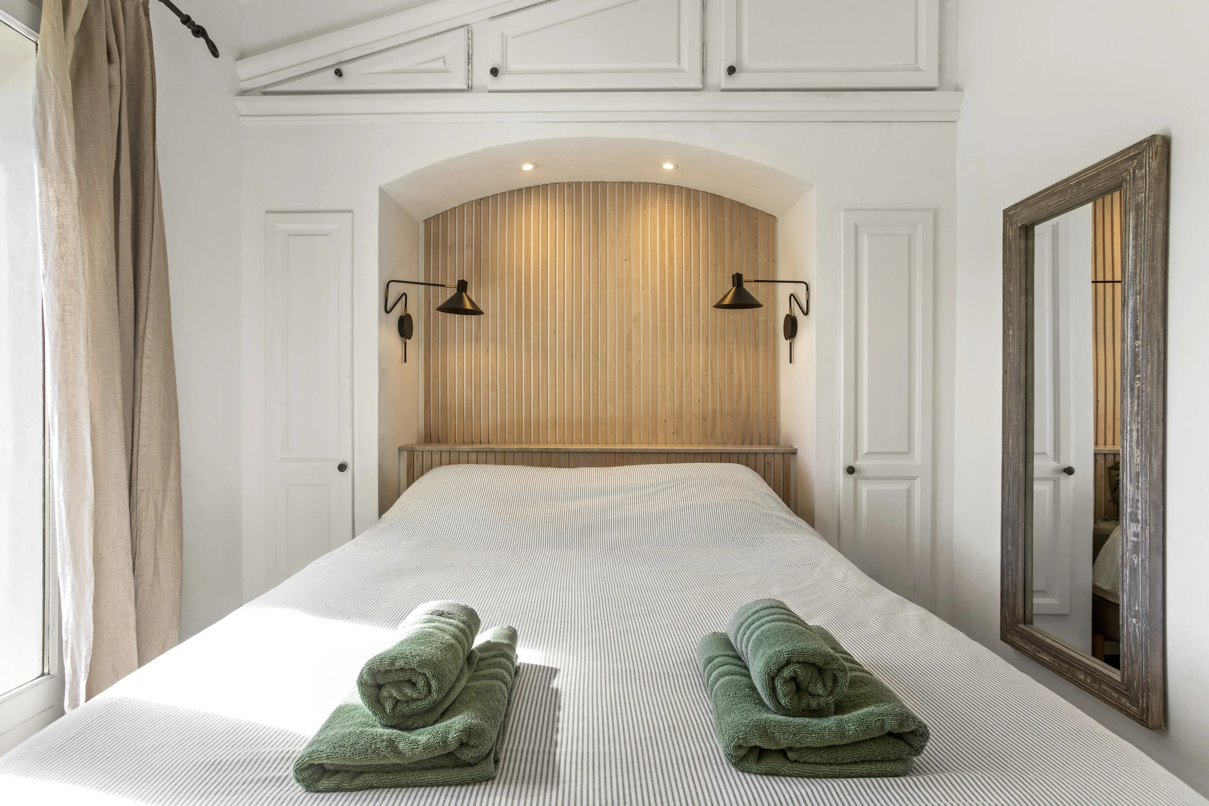 Chambre lumineuse avec literie premium