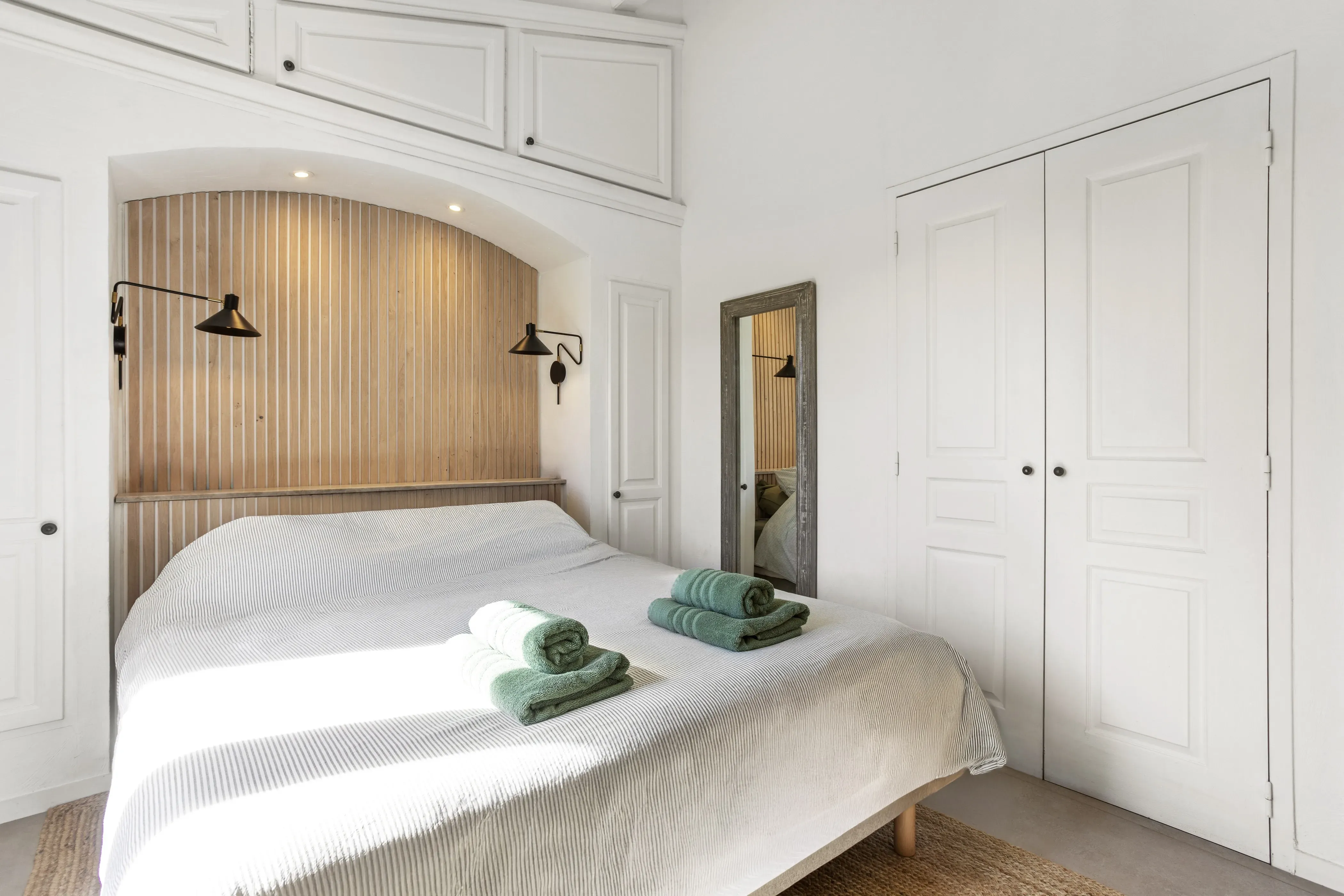 Chambre parentale avec ambiance douce et lumineuse
